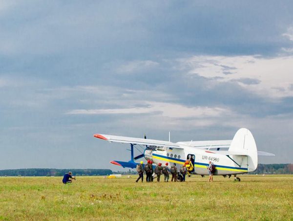 Стрибки з парашутом в Києві на аеродромі Чайка - ПАРА-СКУФ
