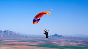 Спортивный прыжок с парашютом в Киеве