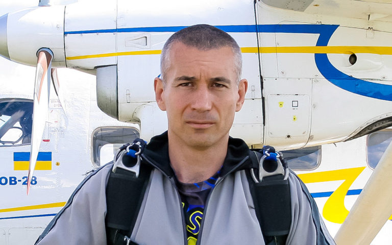 Стрибок з парашутом в Києві на Аеродромі Чайка – ПАРА-СКУФ – Стрибки з ...